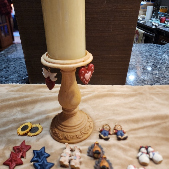 Wood candlestick w 24 pcs only - Picture 11 of 16